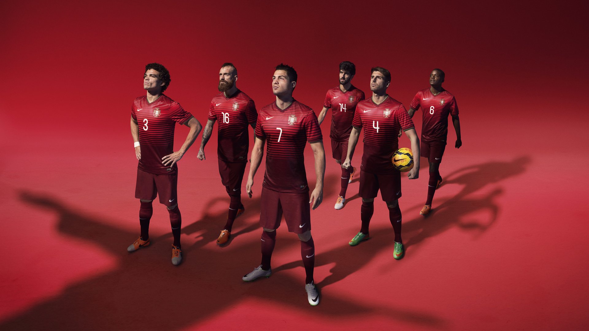 年輕球員表現出色,獲得關注和讚賞,年轻球员足球