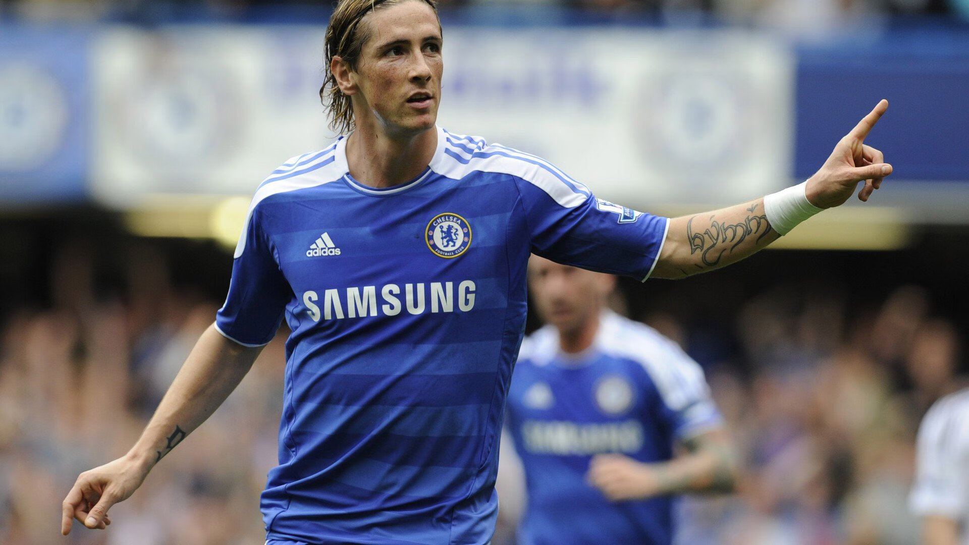 “足球志愿者团队在赛场上发挥重要作用”，足球志愿者总结怎么写