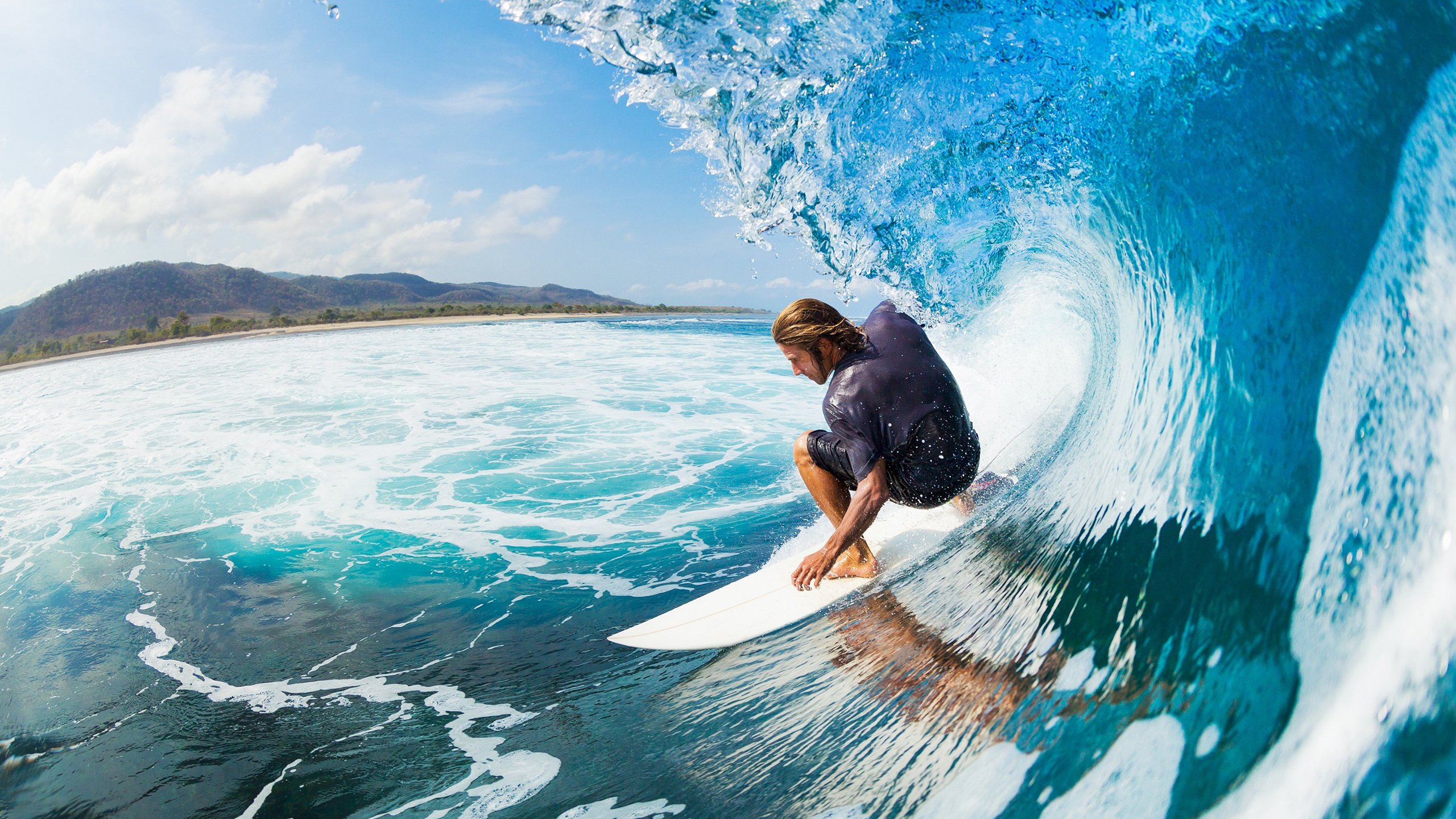 莱斯特城主帅瓜迪奥拉调整战术以备战下场比赛，瓜迪奥拉和莱万多夫斯基
